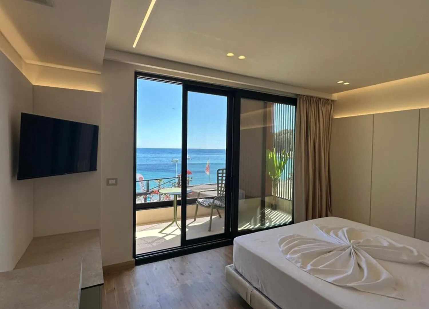 Manolo & Jolie Luxury Villa Himare 3*,