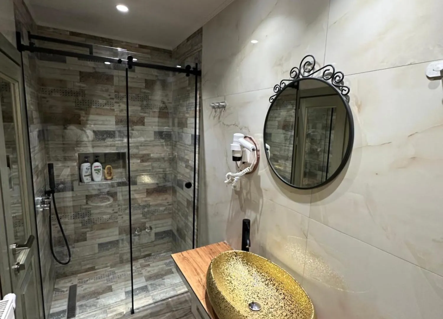*** Hotel Manolo & Jolie Luxury Villa Himare Albania