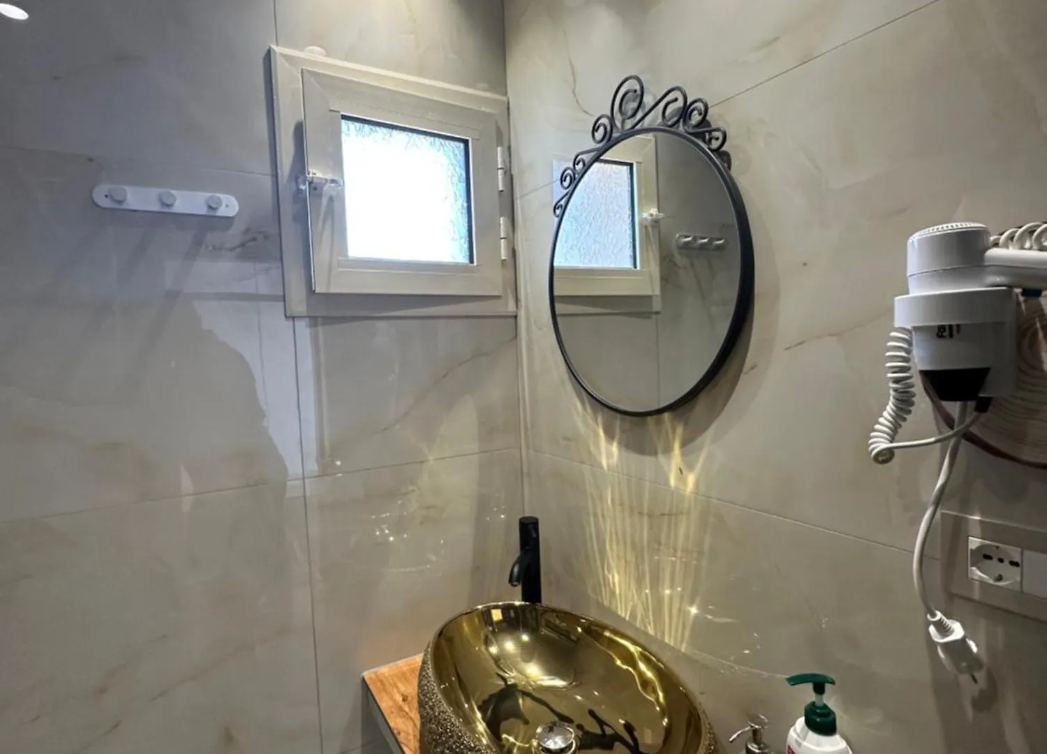Manolo & Jolie Luxury Villa Himare 3*,  Albania
