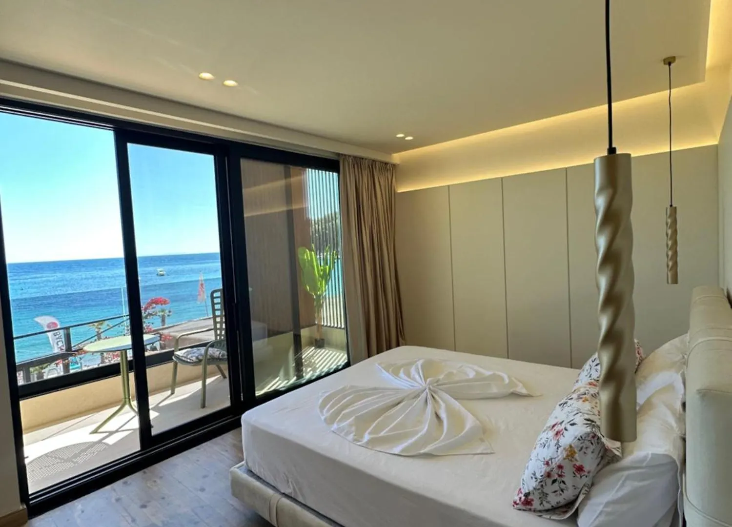 Manolo & Jolie Luxury Villa Himare