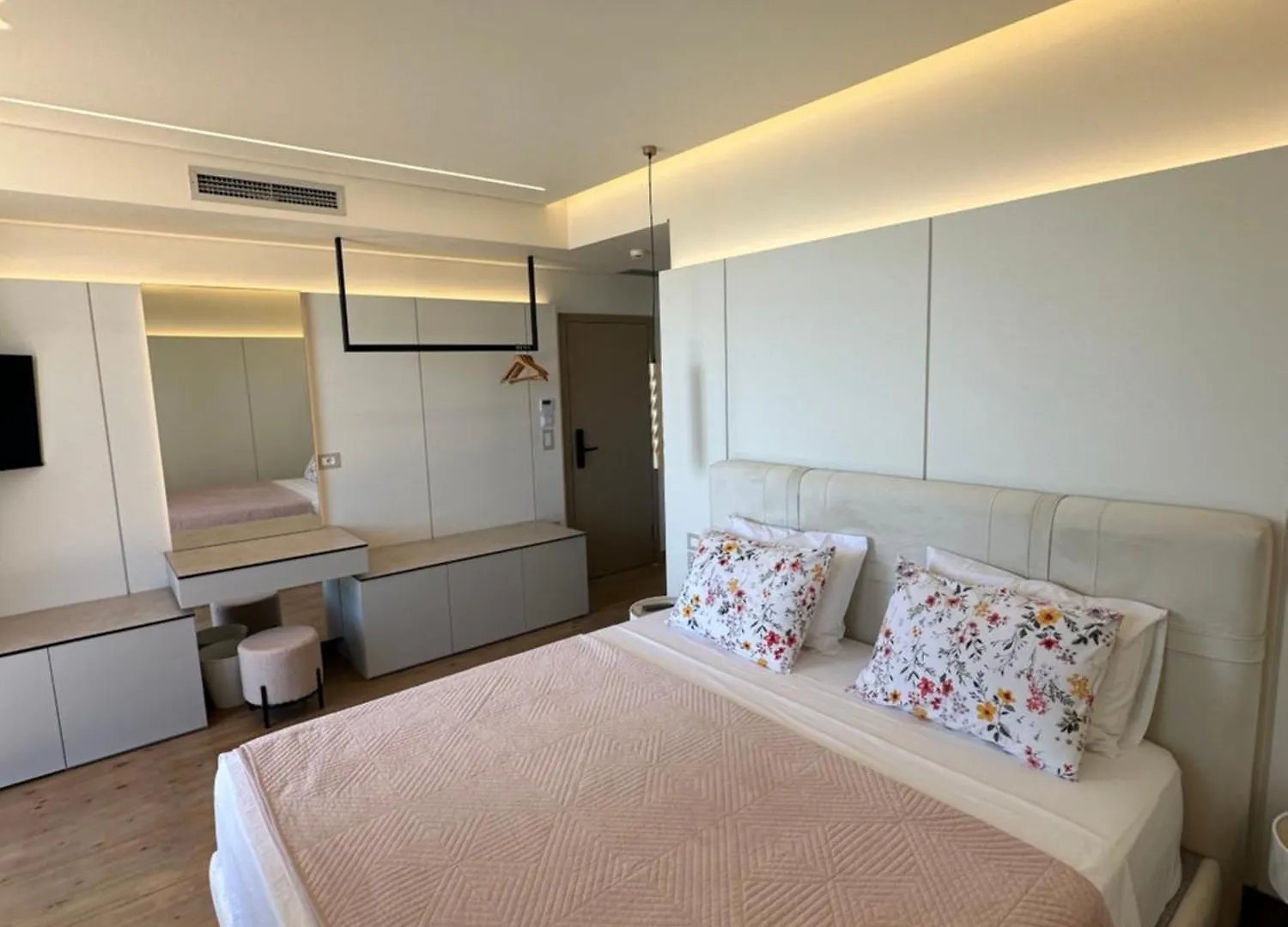 Manolo & Jolie Luxury Villa Himare 3*,
