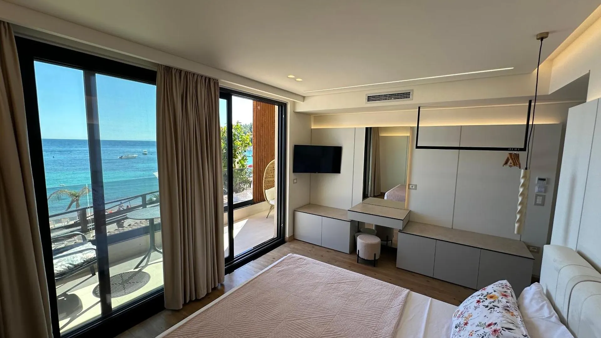 Hotel Manolo & Jolie Luxury Villa Himare
